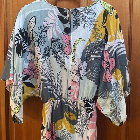 Lovestitch Flowy Blouse / size Sm. / Swimsuit coverup - Picture 6 of 15